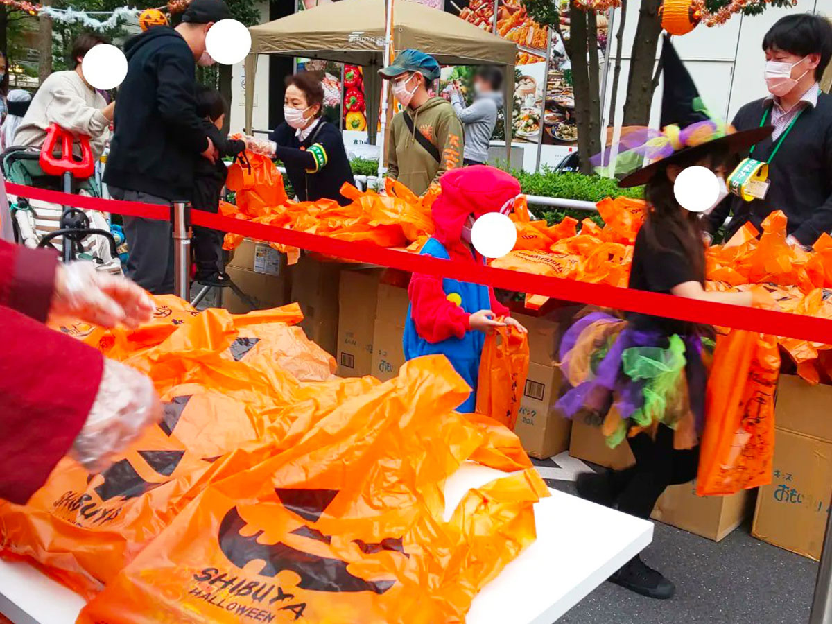 地元商店街のハロウィン祭りにサニパックオリジナルハロウィン袋を提供しました！