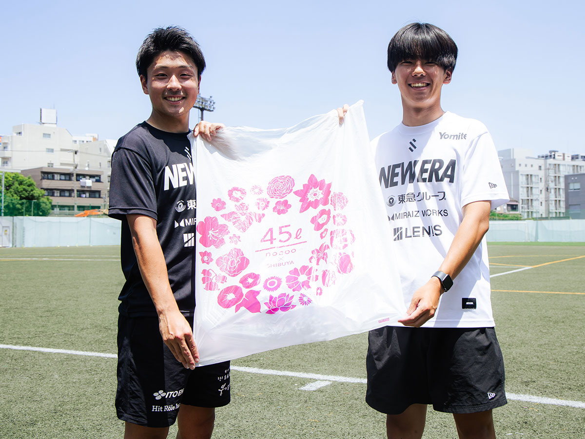（左から）青木 友佑選手、角野 天笙主務