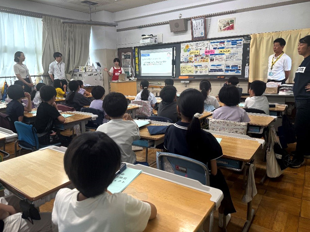 立会小学校4年生の児童たちと、ポリ袋を使った「防災における食」について学びました！