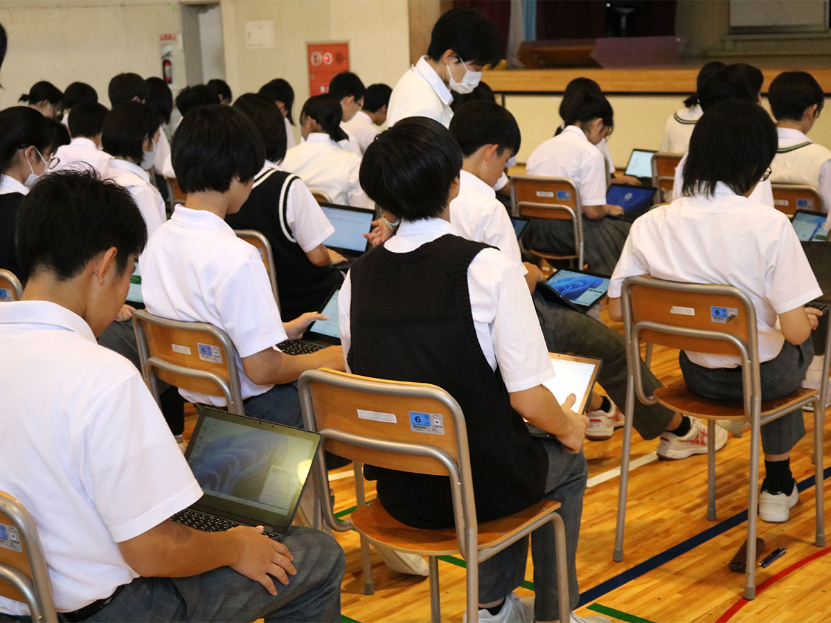 サニパックと環境について調べている様子（第1回）