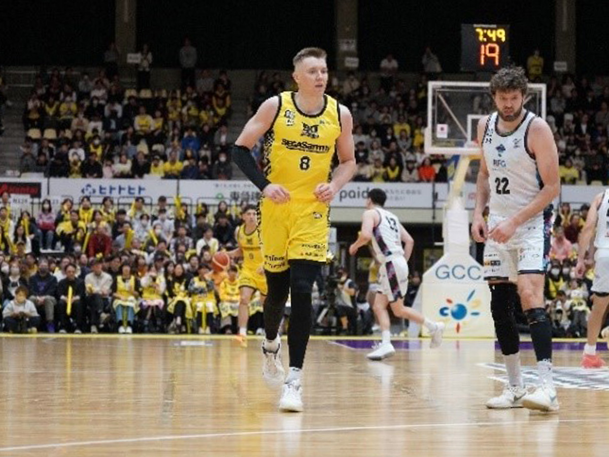 言わずもがな、みんなのアイドル　ジョシュ・ホーキンソン選手/左側・背番号8番