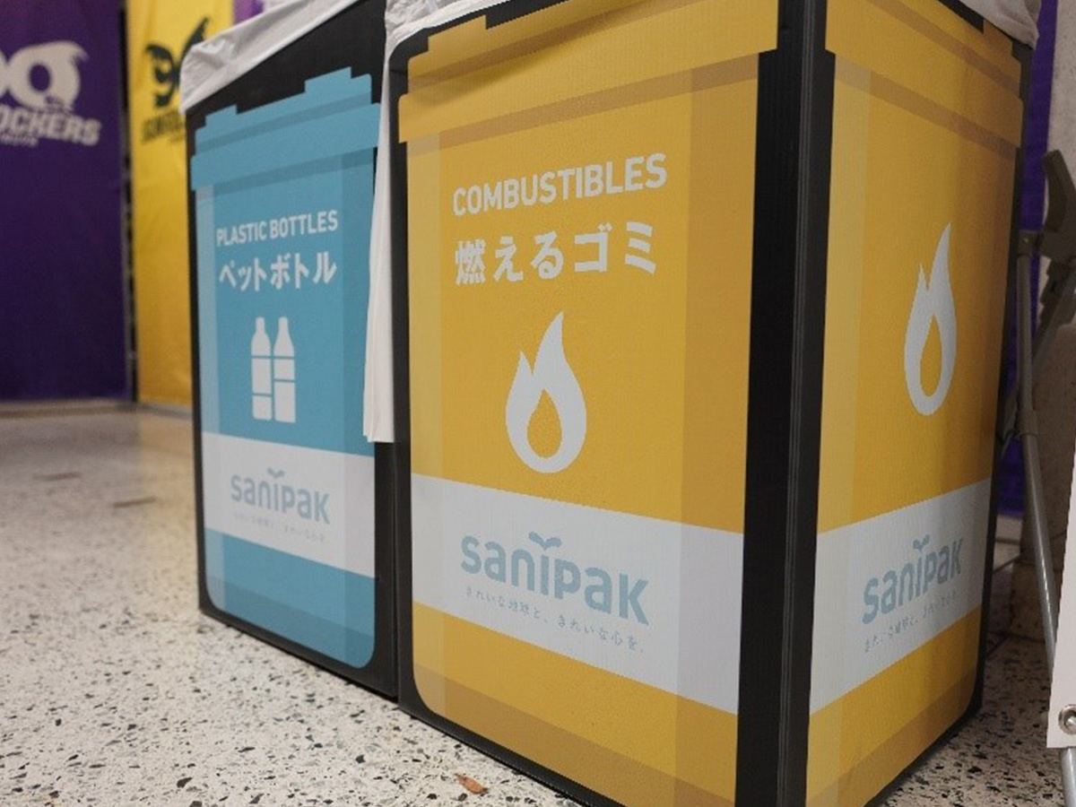 サニパックのロゴが入ったダストボックス