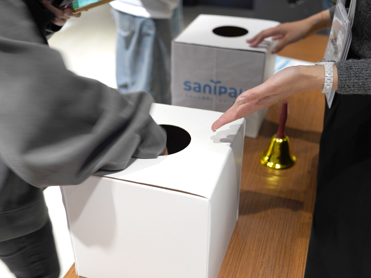 特設ブースにて多くの方にくじ引きを楽しんでもらいました。