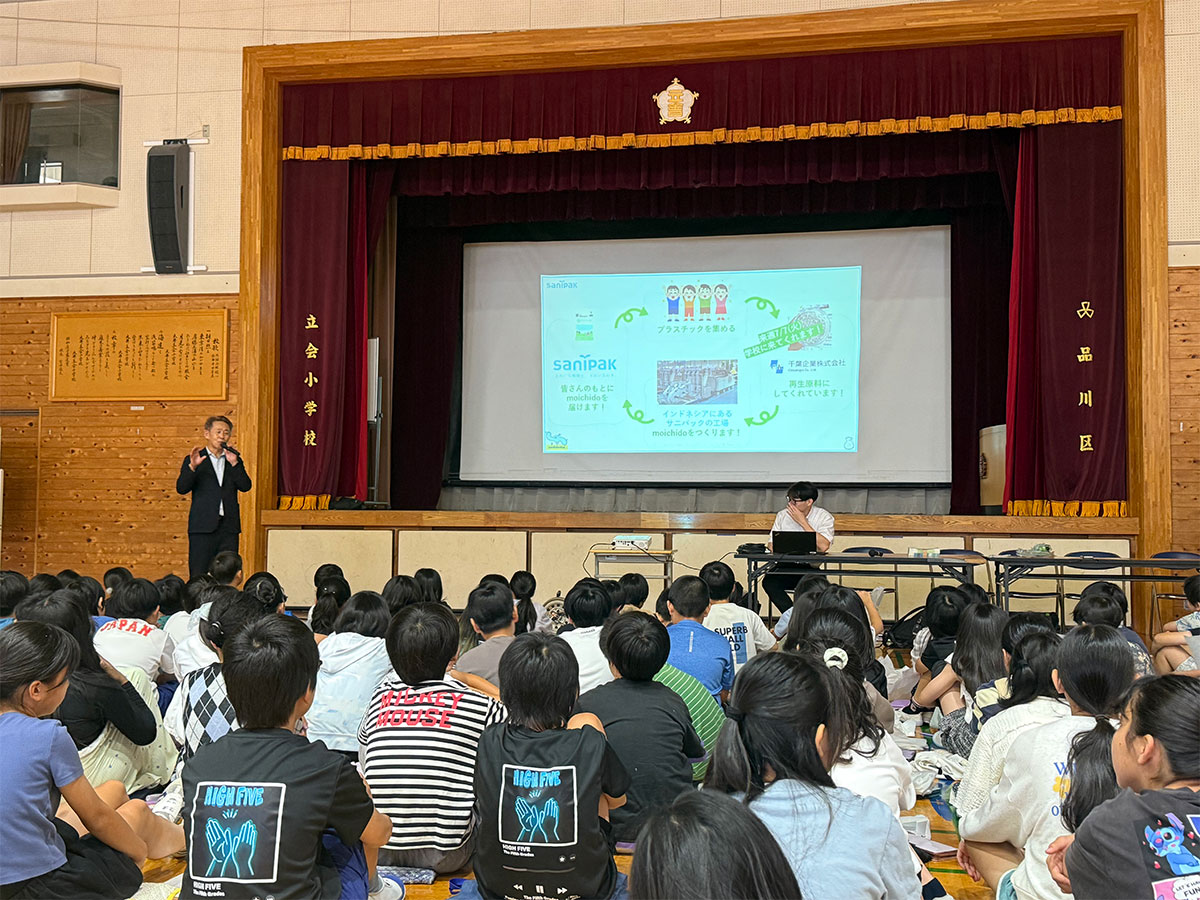 立会小学校5年生の皆さんとポリ袋に関するリサイクルについて学びました