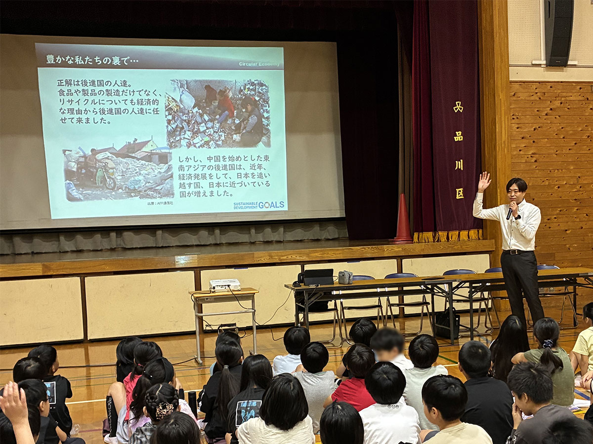 立会小学校5年生の皆さんと日本におけるリサイクルについて学びました