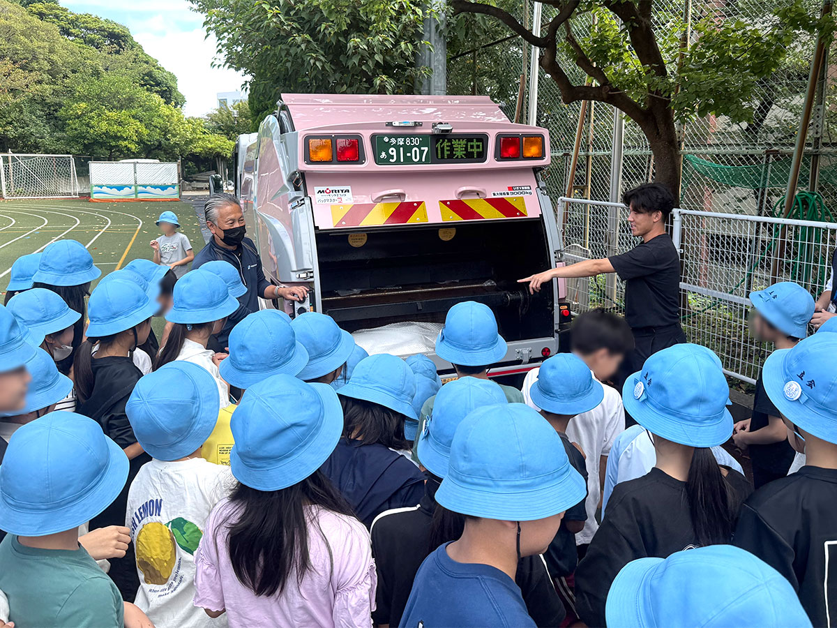 立会小学校にパッカー車がやってきた！