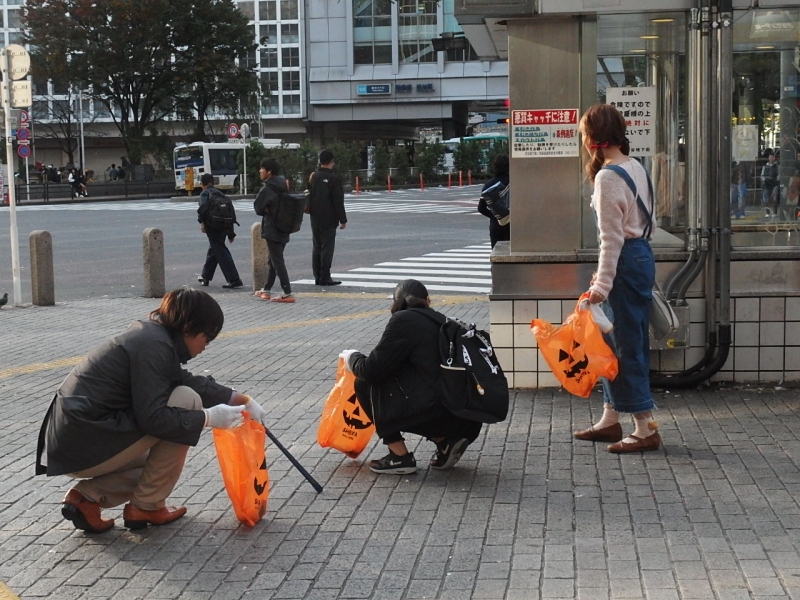 かぼちゃのゴミ袋を寄贈